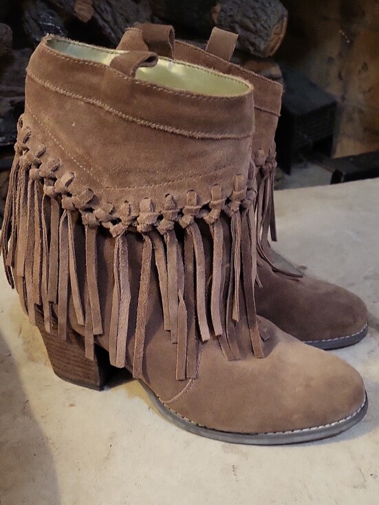 Sbicca Shoes - SBICCA Fringe Suede Ankle Booties in Brown - Size 7.5